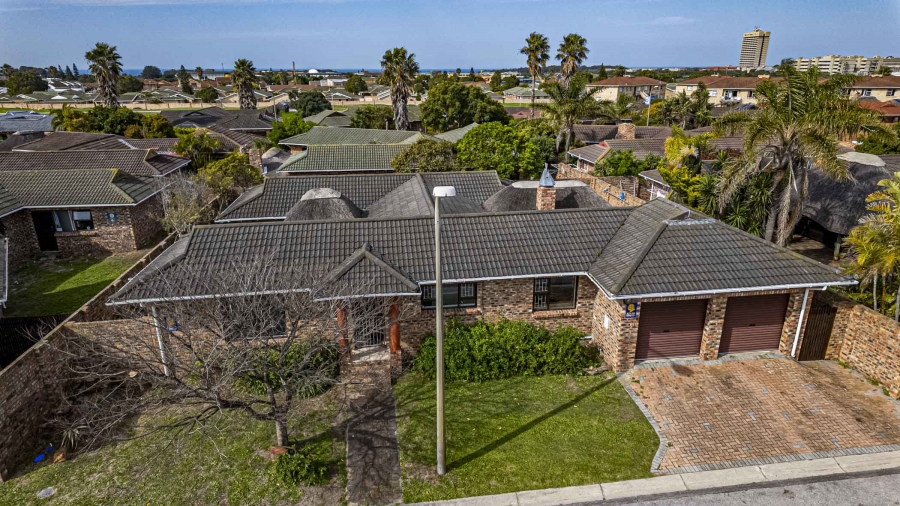 4 Bedroom Property for Sale in Summerstrand Eastern Cape